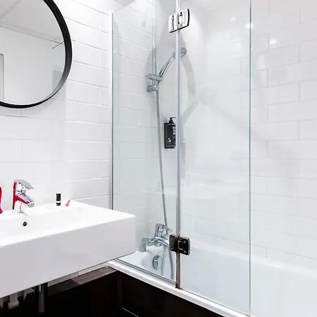 Hotel Ibis Centre Champ De Mars 3*