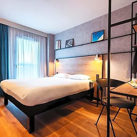 Ibis Centre Champ De Mars 3* רואן