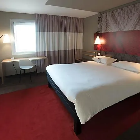 מלון Ibis Centre Champ De Mars 3*