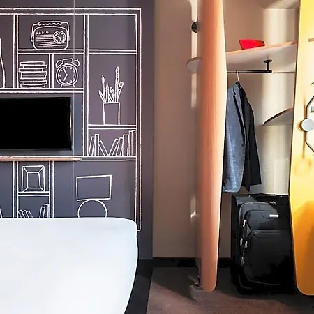 מלון Ibis Centre Champ De Mars 3*