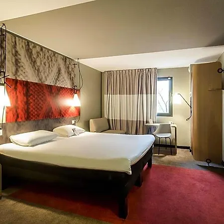 Hotel Ibis Centre Champ De Mars 3*
