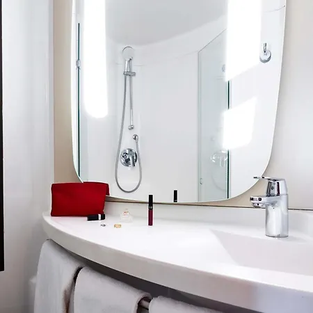 Ibis Centre Champ De Mars Hotel 3*