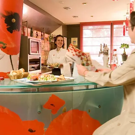 Ibis Centre Champ De Mars Otel