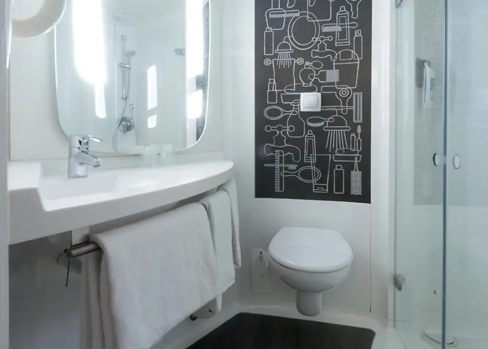 Отель Ibis Centre Champ De Mars Руан